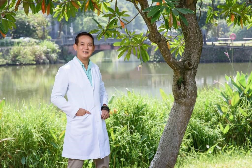 ▲知名身心靈預防醫學專家，洛桑加參醫師